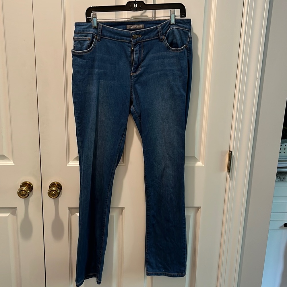 Women’s straight leg jeans. Medium blue. Size 29. Garnet Hill brand.